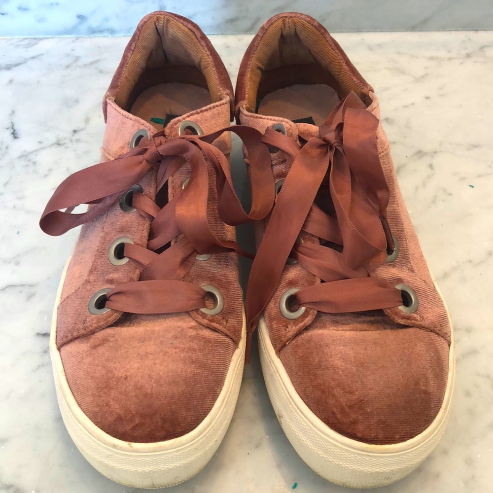 Steven by Steve Madden pink velvet sneakers.